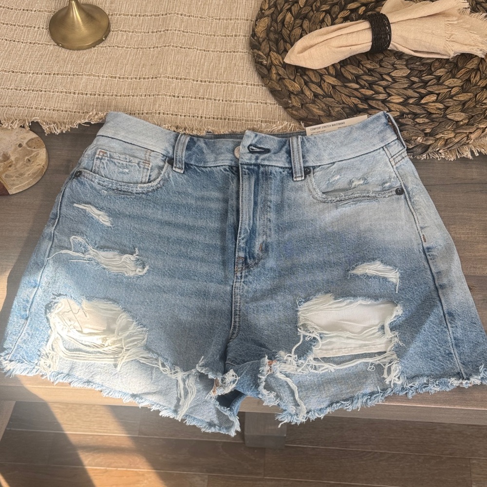 American Eagle curvey mom shorts nwt distressed